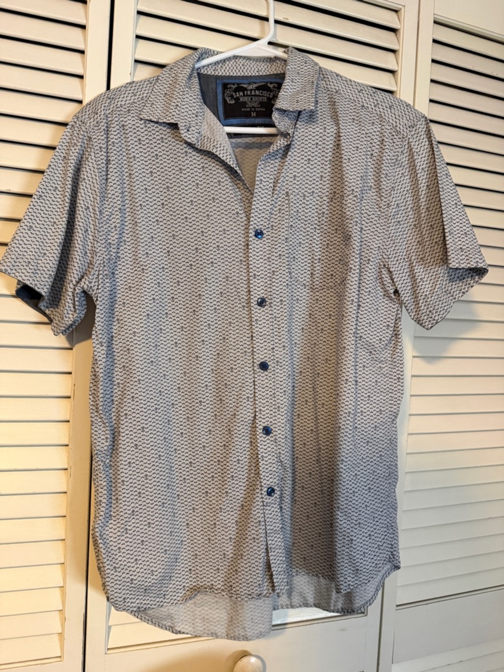 Men's Short Sleeve Button-Up Shirt - Light Gray Pattern
